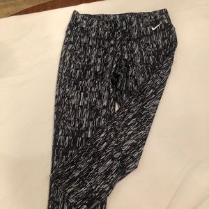 Nike Cropped Leggings